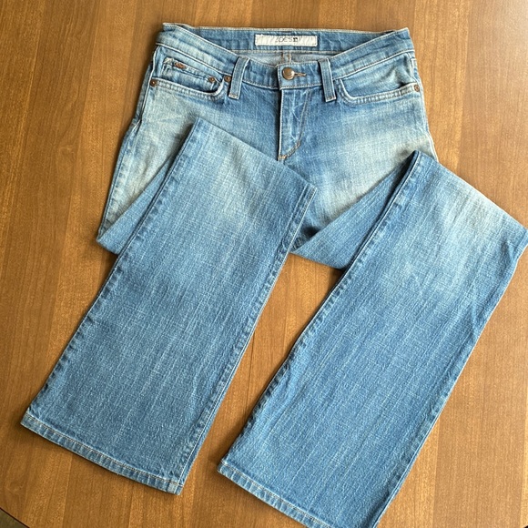 Joe's Jeans Denim - Like New!! Women’s JOE’S JEANS Mid-Rise Straight Leg Jeans. Size 2. Waist 26.
